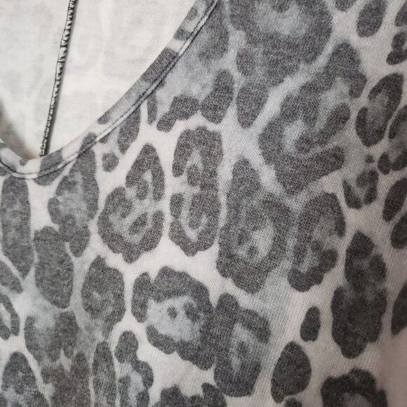 M Made In Italy Large Leopard Print Grey V-Neck Boxy Oversized Sweater Relaxed - Picture 4 of 10
